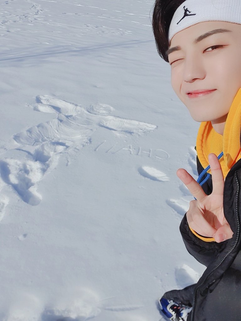 official_ACE7's tweet photo. [#에이스_찬]
날이 좋은데 ❄이 쌓여있는 곳에서 사진 찍는 거는 👀이 많이 부셔요! 흐히😋

#에이스 #ACE #초이스 #CHOICE
#뒷북 #셀카 #늦어서 #죄송합니당 #그래도 #이쁘게 #봐주세요 #❣ https://t.co/06LFgXJkVC
