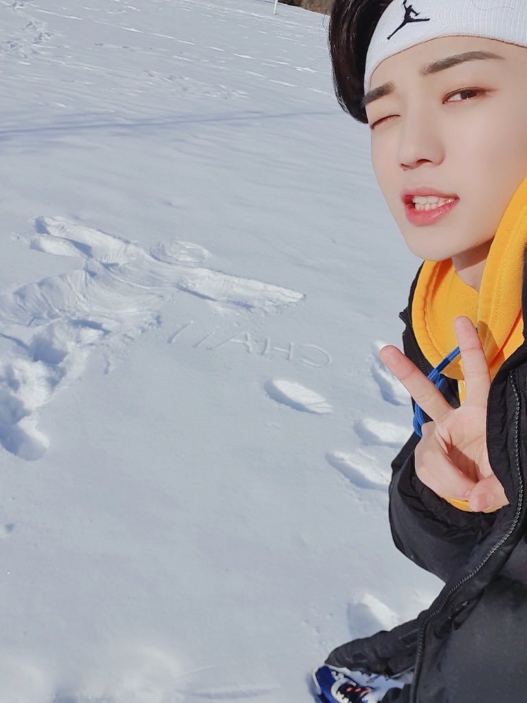 official_ACE7's tweet photo. [#에이스_찬]
날이 좋은데 ❄이 쌓여있는 곳에서 사진 찍는 거는 👀이 많이 부셔요! 흐히😋

#에이스 #ACE #초이스 #CHOICE
#뒷북 #셀카 #늦어서 #죄송합니당 #그래도 #이쁘게 #봐주세요 #❣ https://t.co/06LFgXJkVC