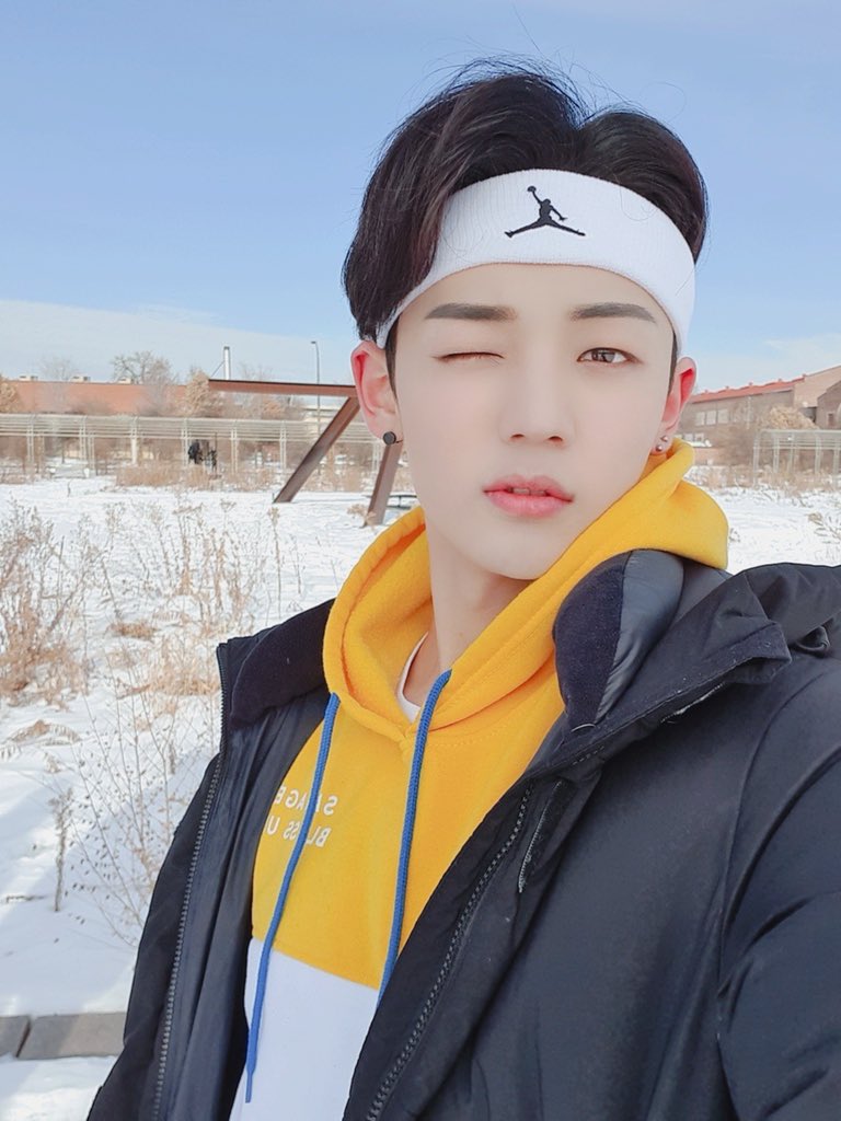official_ACE7's tweet photo. [#에이스_찬]
날이 좋은데 ❄이 쌓여있는 곳에서 사진 찍는 거는 👀이 많이 부셔요! 흐히😋

#에이스 #ACE #초이스 #CHOICE
#뒷북 #셀카 #늦어서 #죄송합니당 #그래도 #이쁘게 #봐주세요 #❣ https://t.co/06LFgXJkVC