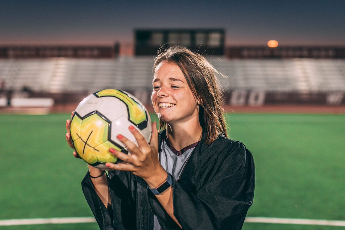 mvanmourik6's tweet photo. While at WT: 

3 championships
SAAC president
@rogersleadwt scholar 
3x all-academic team
...
(Probably) most shoulder dislocations in school history

One of them required a lot more effort than the rest, and it wasn’t winning rings 😝

🎓: December 14, 2PM 
🇩🇰: December 17 https://t.co/shxB7AaUAe
