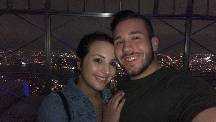 jourdaindong's tweet photo. My girlfriend is in medical school right now and is looking for some extra cash. For $15, she can animate a special moment for you. Not only will you get something unique (Christmas present maybe?), you’ll be helping support a broke college kid. DM me if you’re interested! https://t.co/2hIrtEBZAr