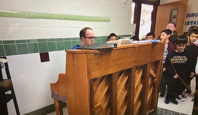 LREaglesEyeView's tweet photo. A big thanks to Mr. Streletz for some holiday tunes to start our day! #LRelem #KidsDeserveIt  @Mr_Streletz https://t.co/RWmJh9WEXb