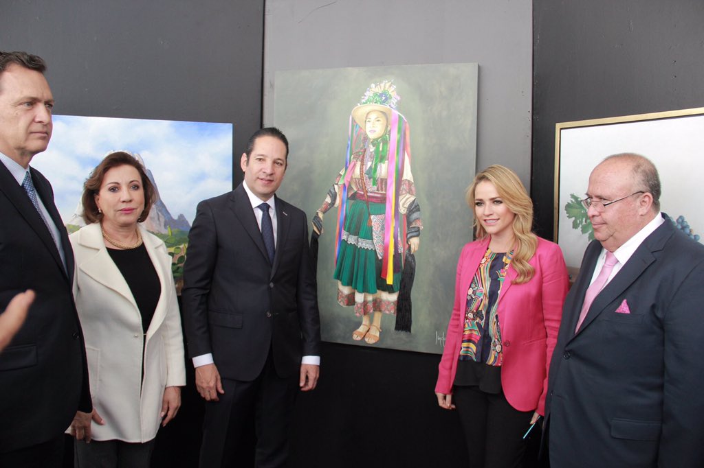 PaulinaAguado's tweet photo. En compañía del Gobernador @PanchDominguez, y de los Senadores @makugo y @LupitaMurguiaG inauguramos la Muestra Artesanal, cultural y gastronómica de Querétaro en el Senado de la República.
Por esto y más #Querétaro es #OrgulloDeMx
#QroOrgulloDeMx #CDMX #LeleEnElSenado #Senado https://t.co/WSrK8AEAdY