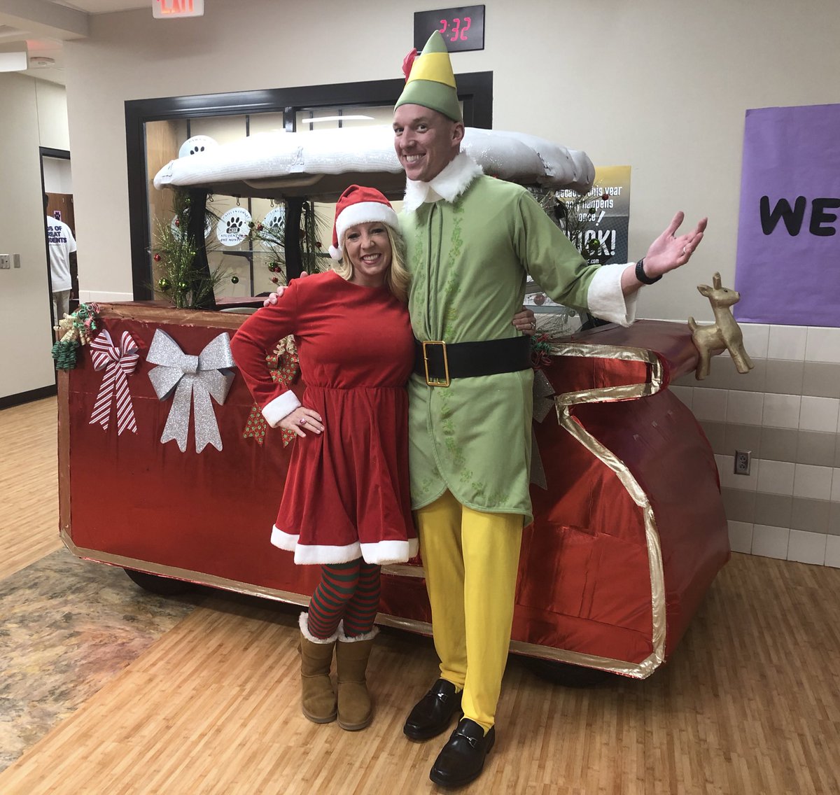 JoyceAguilar23's tweet photo. So blessed to work at a school that spoils us! Thank you @JenksPta #cookfamily 🥰🎅🏼🎄⛄️😋#mjejags https://t.co/OfPPMShJ9K