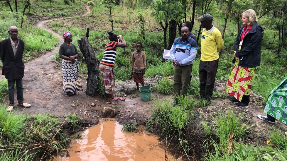 golfforeafrica's tweet photo. Here is a heartbreaking photo of a woman drinking from her village’s water source today. #cleanwaterchangeseverything https://t.co/tZ4B5ruKsN