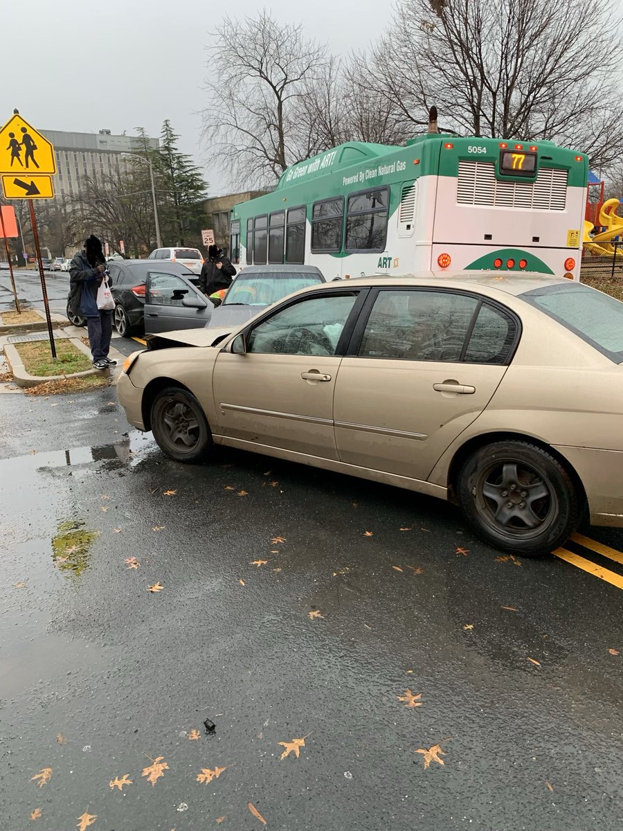 Walter Reed Bus #Alert: Walter Reed at 8th St S is shut down southbound due to a 4 ...