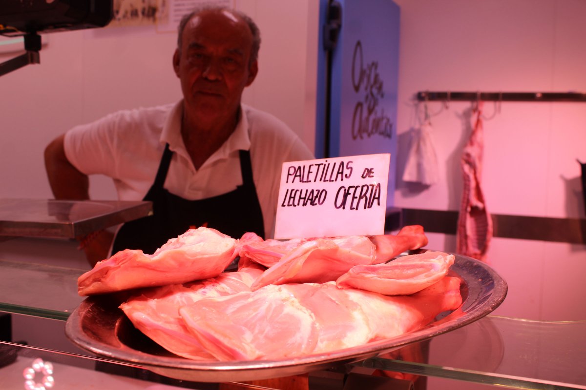 ¡Se acerca la Navidad! Y en esta época nos encanta acompañaros en vuestras reuniones familiares. ¿Por qué no disfrutar de un buen producto de nuestro mercado como estas paletillas de lechazo de JC Tordera? ¡Triunfarás seguro! 😉