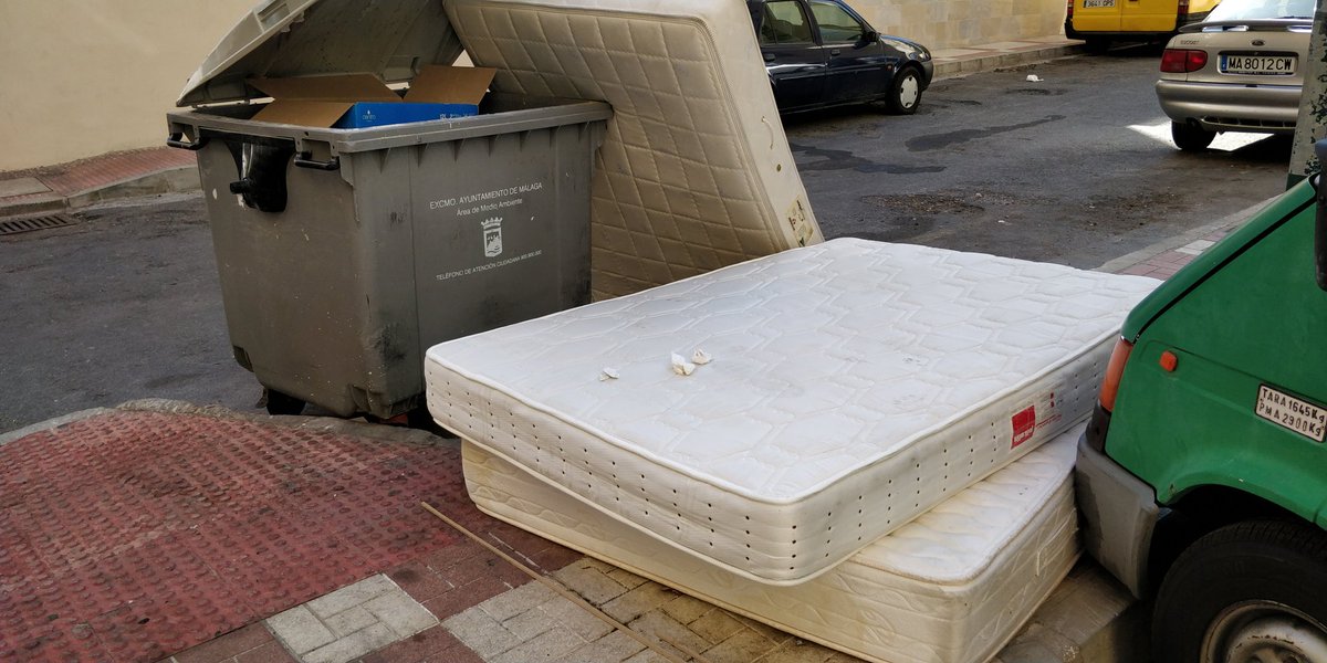 MalagaPor's tweet photo. @MalagaPor @BarriosMalaga @AscoMalaga @malaga @MLG_nofunciona @serdemalaga @BasuraEsBasura @pacodelatorrep @CenacheroCabrea @apadrina1mueble @OrgullodeMalaga @MalagaSucia @QuejasMalaga @CuidameMalaga @nofuncionaMLG @AquiMalaga @CuidameMalaga @XLimpia @LimasaOficial carretra cadiz https://t.co/4CjxEkIupi