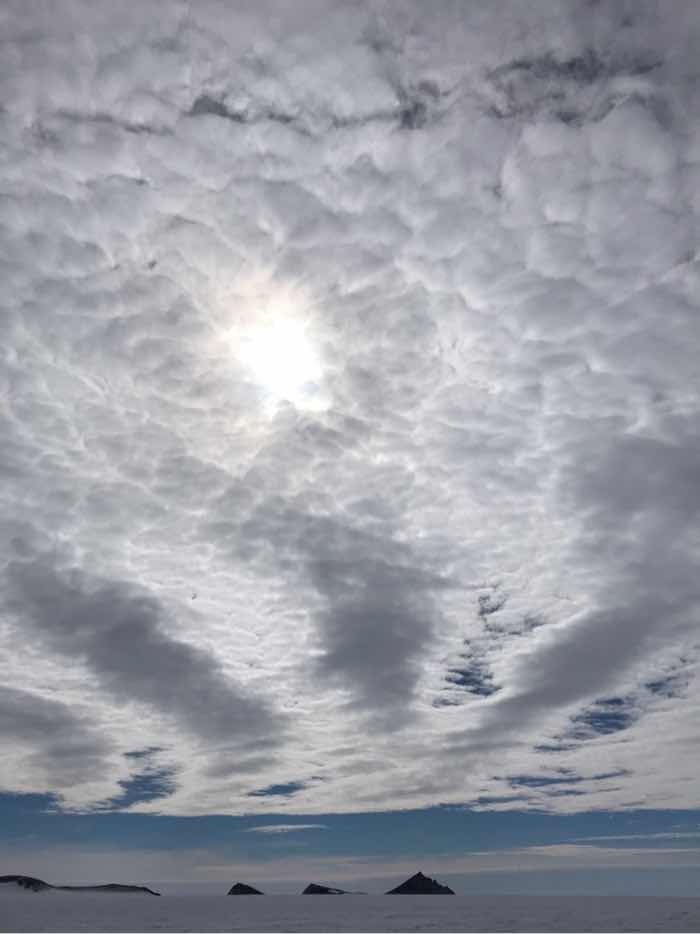 Spectacular steps in an indescribable sphere. #QueenMaudLand #Antarctica 
Together with <a href="/DixieDansercoer/">Dixie Dansercoer</a> and with logistic support from <a href="/SecretPlanetTO/">SecretPlanet Voyages</a>, our #expeditionsunlimitedteam and #whitedesertantarctica