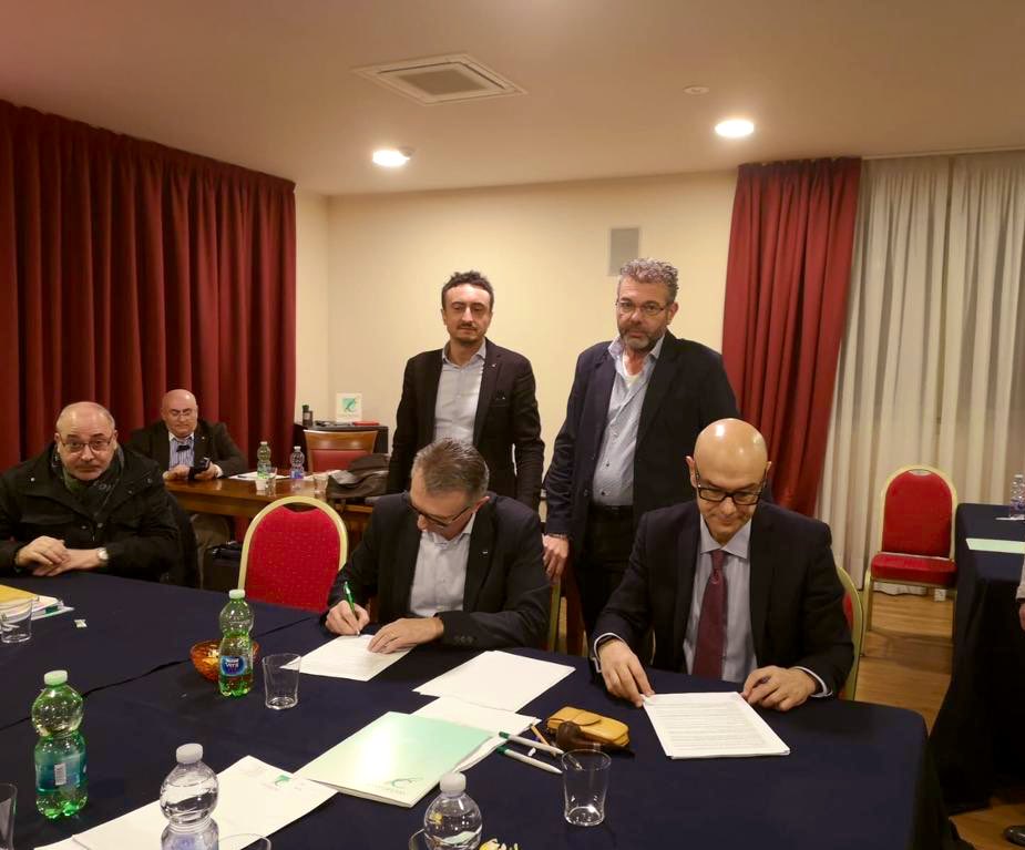 cislfp's tweet photo. ++ SOTTOSCRITTA L’IPOTESI DI #CCNL #UNEBA 2017-2019 ++

Il punto della @cislfp ➡️ https://t.co/Zlh7vOxQoT

#InfoContratti 
#dirittialcontratto https://t.co/gFs3Im0hn3