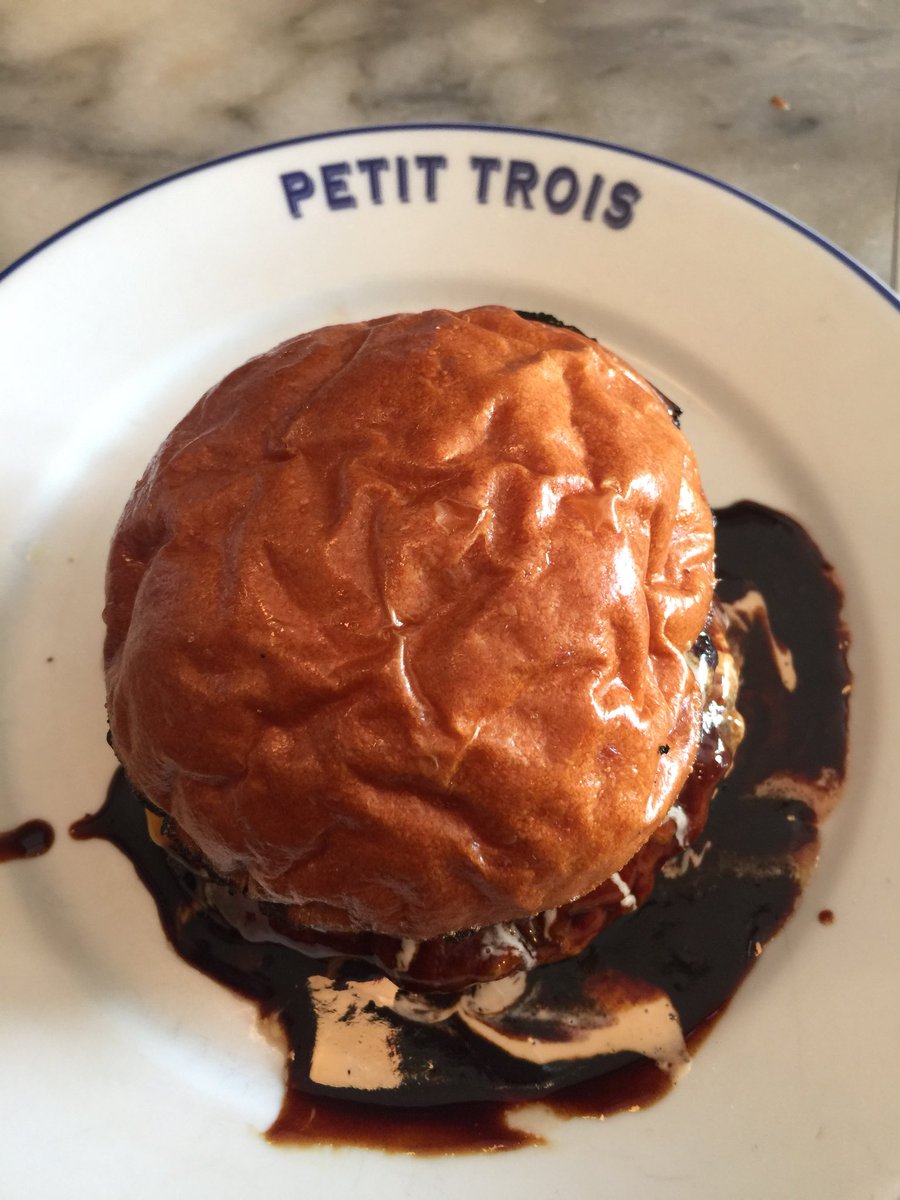 endoftimetravel's tweet photo. Lunch #BigMec wow. I’m blown away. #foodporn #cheeseburger https://t.co/pgpQt4cyDc
