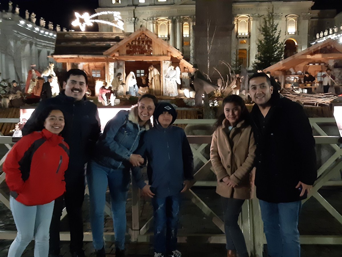 Iglesiastgo's tweet photo. Comenzaron los días más importantes en la vida de los ganadores del concurso @JuntosconelP #JuntosConElPapa quienes ya esperan en #Roma el encuentro con @Pontifex_es en El Vaticano https://t.co/nfCNHbfM3e