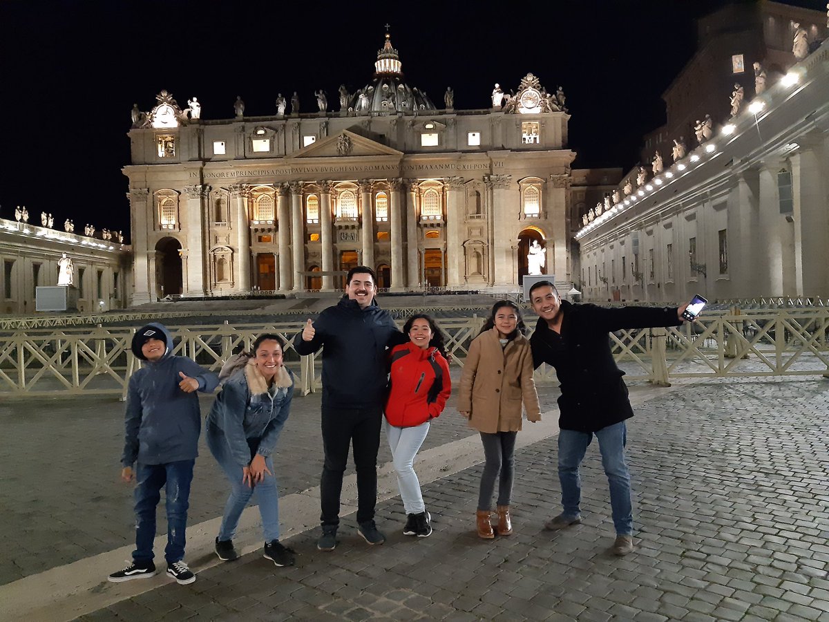 Iglesiastgo's tweet photo. Comenzaron los días más importantes en la vida de los ganadores del concurso @JuntosconelP #JuntosConElPapa quienes ya esperan en #Roma el encuentro con @Pontifex_es en El Vaticano https://t.co/nfCNHbfM3e