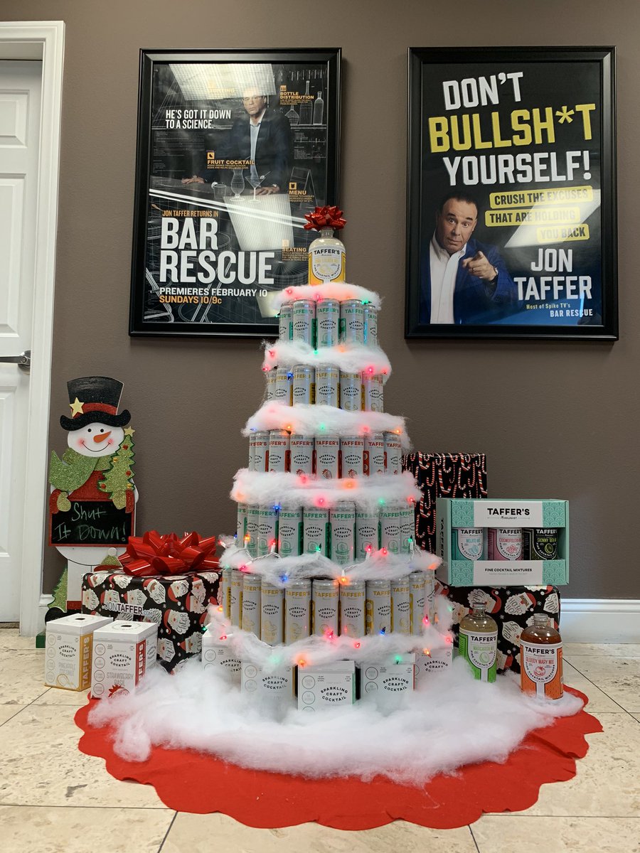 jontaffer's tweet photo. It’s a Sparkling Craft Christmas! #ShuttingDownSanta #TafferTree @BarRescue @taffersmix #taffersmix 
Show me your tree this year in the replies below! https://t.co/Wisfq1I0z6