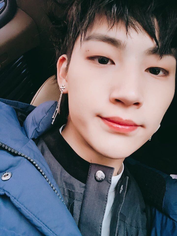 6038Hiroo's tweet photo. #Weloveyoujaebum ❤️️Be strong, we support you in everything you are one of the best leaders that could have been in the kpop, do not give up and do not come down we are with you supporting you like the other members, I love you so much jaebum.❤️ https://t.co/Km3bgox1aU