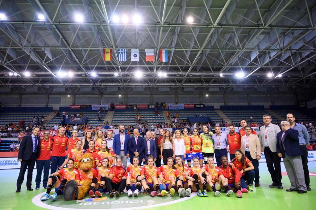 RamonFPM's tweet photo. 🏐 En septiembre tuvimos la suerte de acoger en Almería el duelo contra Grecia y ahora las #Guerreras siguen dándonos alegrías a todos los españoles, ganando a Japón y asegurándose una plaza para el Preolímpico del próximo mes de marzo. ¡Felicidades! 🤾‍♀️👏 https://t.co/7BWSorM92t