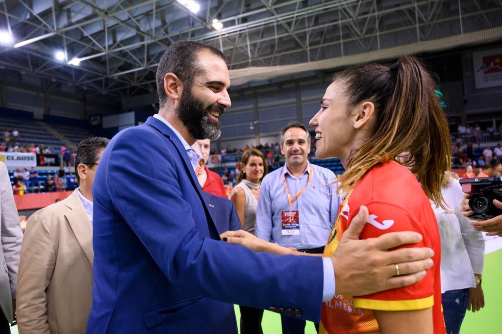 RamonFPM's tweet photo. 🏐 En septiembre tuvimos la suerte de acoger en Almería el duelo contra Grecia y ahora las #Guerreras siguen dándonos alegrías a todos los españoles, ganando a Japón y asegurándose una plaza para el Preolímpico del próximo mes de marzo. ¡Felicidades! 🤾‍♀️👏 https://t.co/7BWSorM92t