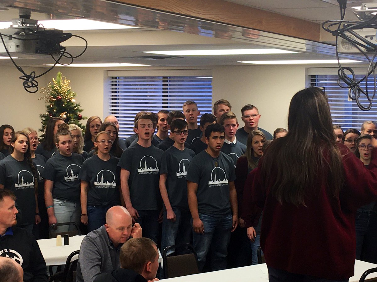 lwhanks's tweet photo. Great day @JuabSD to be entertained by @juabhighchoir at LIC and then 2nd graders are Red Cliffs El.   I love seeing choirs in our schools from K through high school.  #juabpride https://t.co/QoJ2fD1mRX