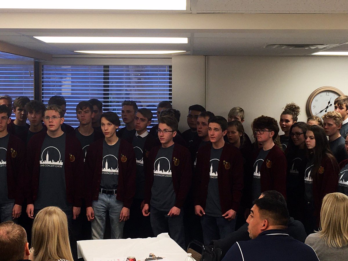 lwhanks's tweet photo. Great day @JuabSD to be entertained by @juabhighchoir at LIC and then 2nd graders are Red Cliffs El.   I love seeing choirs in our schools from K through high school.  #juabpride https://t.co/QoJ2fD1mRX