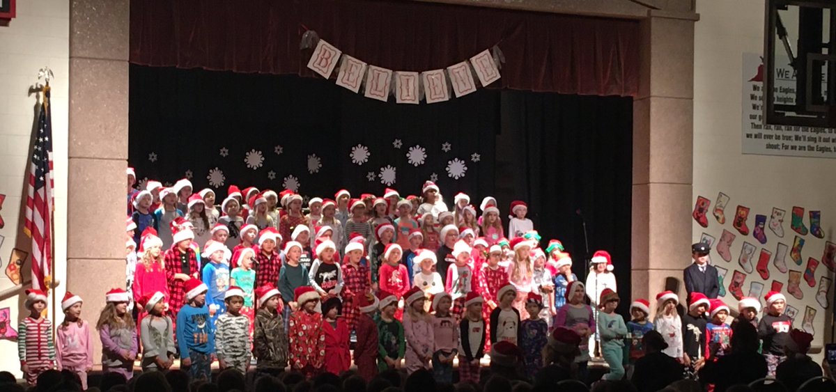 lwhanks's tweet photo. Great day @JuabSD to be entertained by @juabhighchoir at LIC and then 2nd graders are Red Cliffs El.   I love seeing choirs in our schools from K through high school.  #juabpride https://t.co/QoJ2fD1mRX