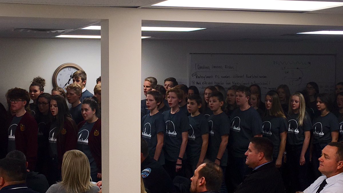 lwhanks's tweet photo. Great day @JuabSD to be entertained by @juabhighchoir at LIC and then 2nd graders are Red Cliffs El.   I love seeing choirs in our schools from K through high school.  #juabpride https://t.co/QoJ2fD1mRX