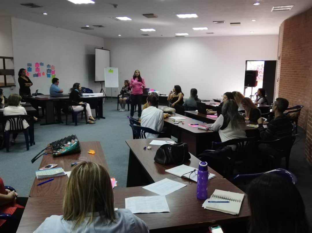 OCHA_Venezuela's tweet photo. .@OCHA_Venezuela @UNFPA_Ve @Consorven_Ve
continúan las formaciones sobre el ciclo de programación humanitaria 2020 #Caracas 
Los temas? 
▶️Rendición de cuentas ante poblaciones afectadas
▶️Protección contra la exploración y abusos sexuales
▶️Inclusión de personas con discapacidad https://t.co/0LttHfFXr0