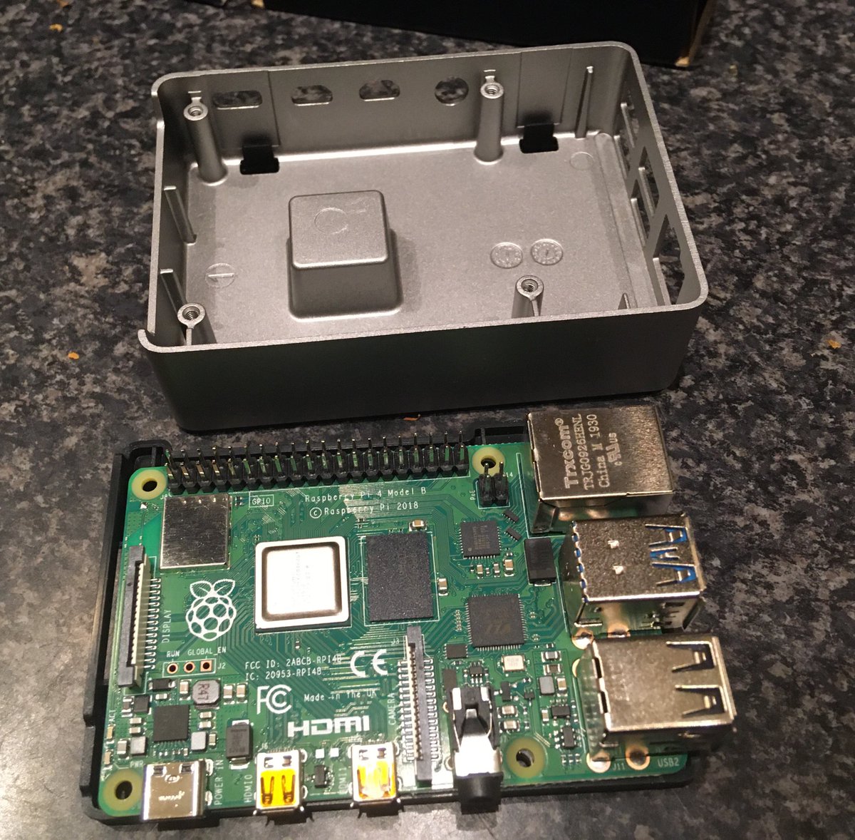 luckow's tweet photo. it‘s so easy. put the board on the „plate“ and then put the chassis on. #flirc #RaspberryPi https://t.co/0I1K3LwqJO