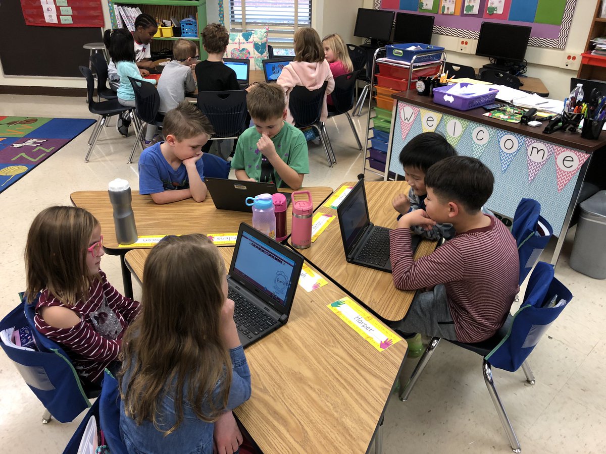 teachheatherp's tweet photo. Hour of Code with 3rd grade buddies (Mrs Clune’s class) #oneccps #minermoments #jbwatkinses https://t.co/MoZ8jFhqXu