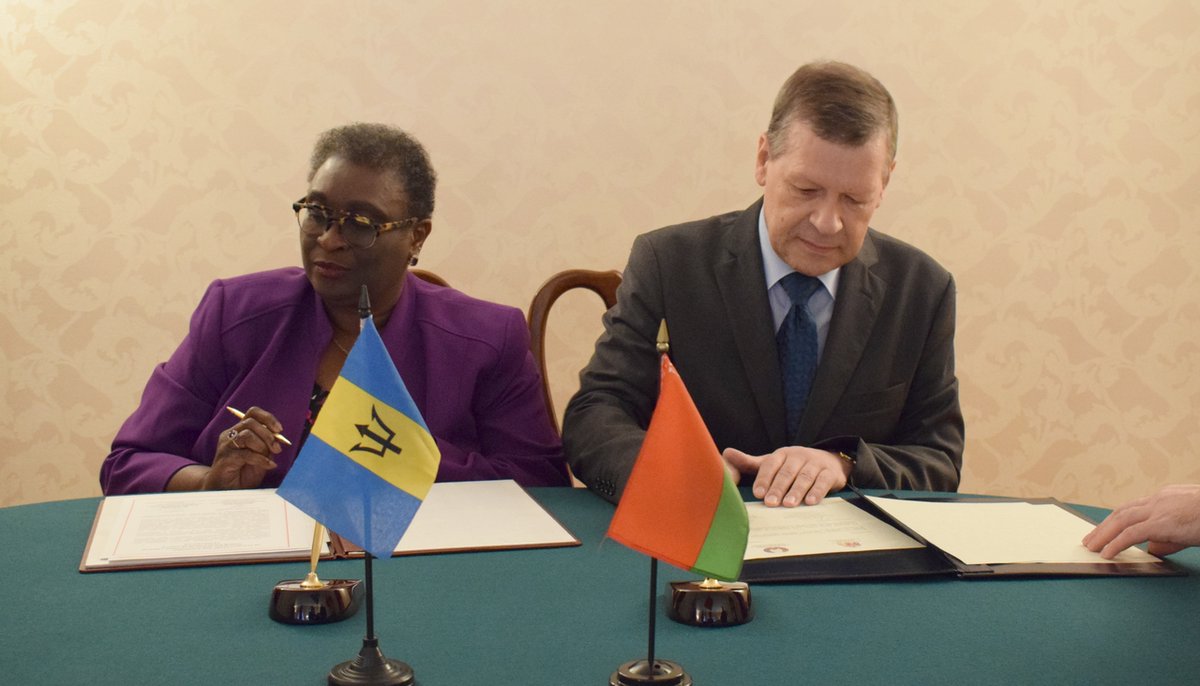 BelarusUNNY's tweet photo. PR of #Belarus to the @UN #ValentinRybakov after signing at @BelarusUNNY on December 10 of a Joint Communiqué on the Establishment of Diplomatic Relations between Belarus & #Barbados: we must look into the possibilities to increase bilateral relations in trade & economic areas https://t.co/SQJJtBbQzP