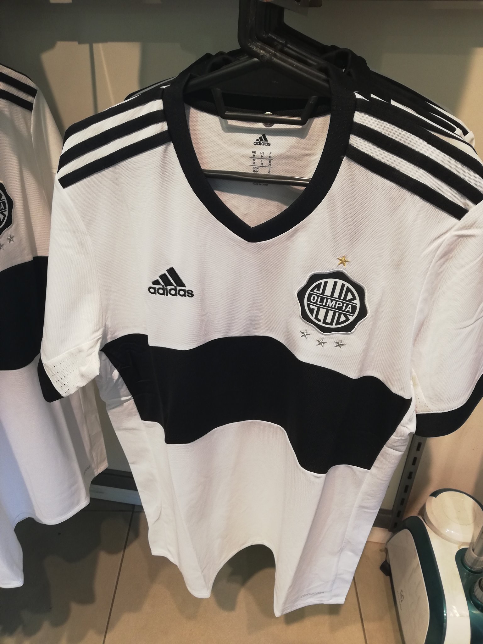 Mauri Mereles trên Twitter: "Camiseta sin publicidad de Olimpia Adidas Outlet. Sería el primer modelo que se lanzó. ¡Me gusta! 💵 gs https://t.co/uGgDivbndz"