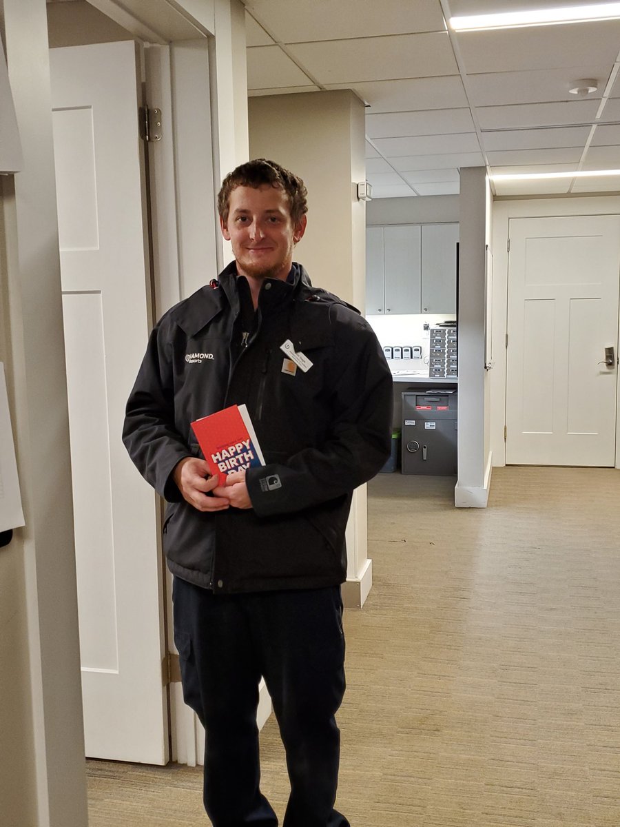 katiegorza's tweet photo. Birthday shoutout to Beachwoods Assistant Cheif ! Thanks for everything you do for our resort ! 🎂 #DiamondEliteStatus #damondcareers https://t.co/Rom4FVQwK6