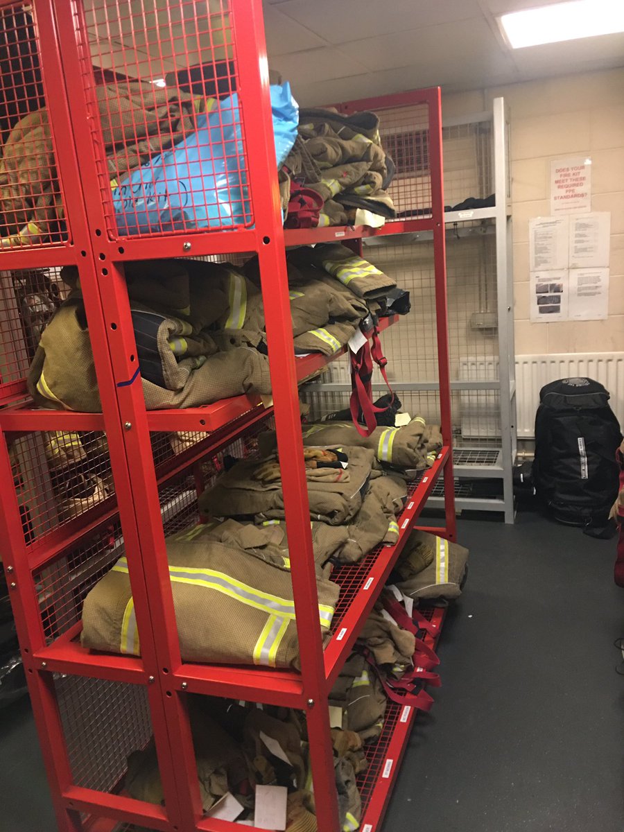 MattYoung6886's tweet image. Great to see the levels of pride shown @tiptonfire today. The end of a shift can be quite unpredictable, so it is a credit to the staff there who take that little extra time to ensure they are ready and organised for the next! @Wayne_Little_ #firekit #kitroom #alwaysprepared