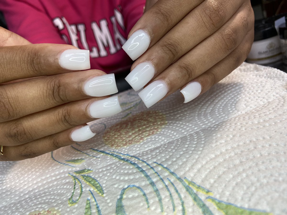 AriThePretty_'s tweet photo. Crispies 😍 #uganailtech #uga #athensnailtech https://t.co/CihI9ZjmUY
