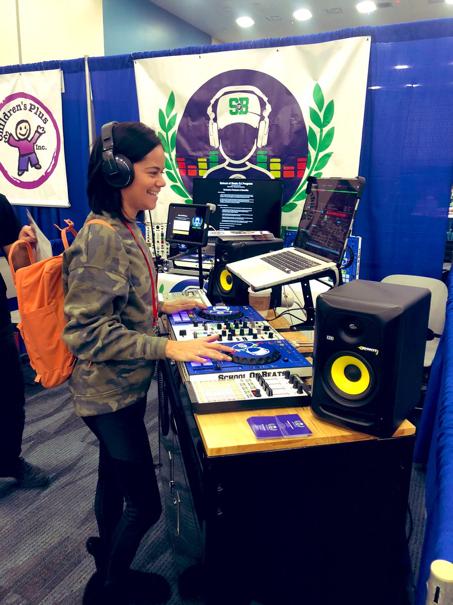 techytechsmith's tweet photo. Pretending to know what I’m doing with this 🎧🎤🎼equipment! Sometimes w new technology it’s about diving right in &amp; just trying it... #CASTEAM19 #growthmindset #techytechsharks https://t.co/J1fYjXbrtb