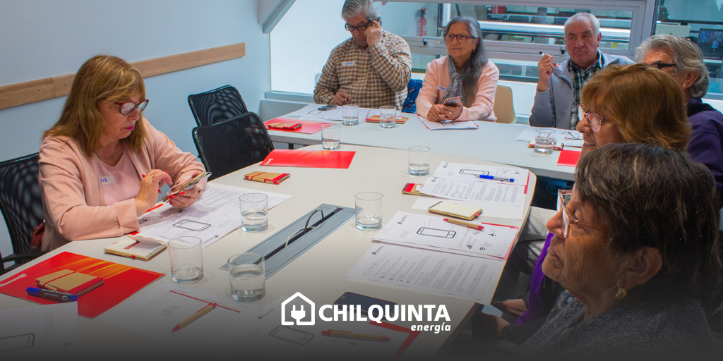 ¡Conectados con nuestros clientes 👵🏼🧓🏽! Para ayudarlos a desenvolverse en el mundo digital, hemos iniciado un taller para usuarios de la tercera edad, donde aprenderán a usar herramientas digitales y aprovechar al máximo nuestras plataformas de servicio #ConectadosATuVida💡