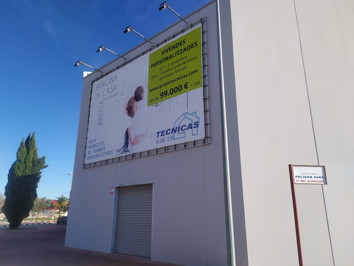 Mañana miércoles, se cortará al tráfico rodado la rotonda de Plaza Europa de @algemesi_net, en sentido al casco urbano, desviando la circulación por la calle Del Almaguer (foto), incorporándonos de nuevo a la rotonda por la Avda. Carrascalet. Corte previsto hasta lunes. 👮👮‍♀🚧