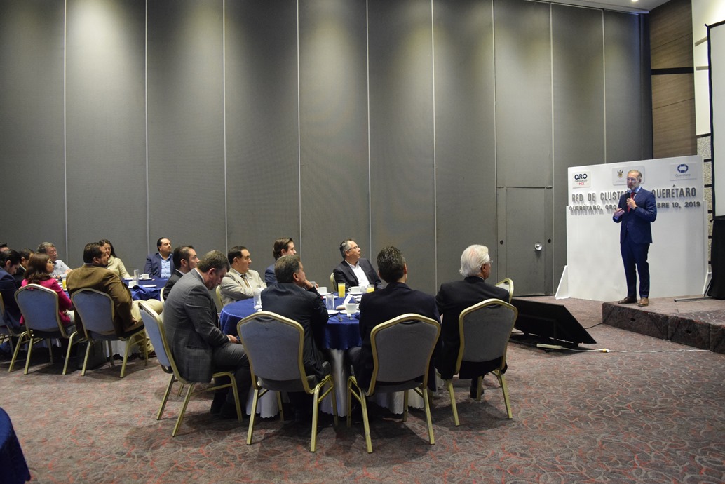 mdelprete's tweet photo. En reunión con la #RedDeClusters entregué reconocimientos a los clusters de #QroOrgulloDeMx, con la finalidad de fortalecer la eficiencia operativa y el desarrollo económico desde sus diversos sectores, así como dar un valor agregado a los mismos y a sus asociados. @SEDESUQro https://t.co/rRxZ25z32j