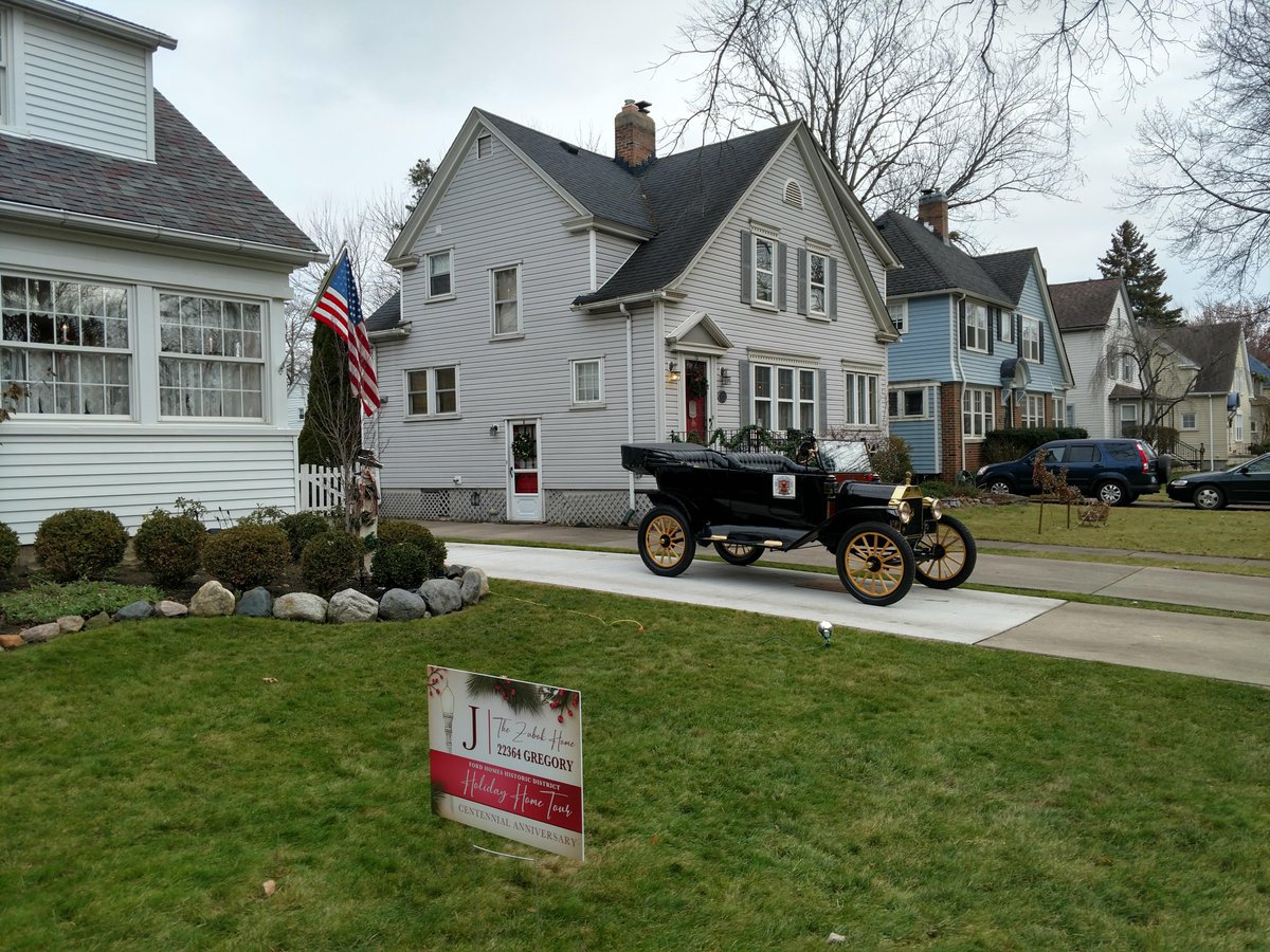 FordPlant's tweet photo. Ford Homes Historic District Holiday Home Tour #ford #homes #historic #district #holiday #home #tour https://t.co/Z2wPTXWsYQ