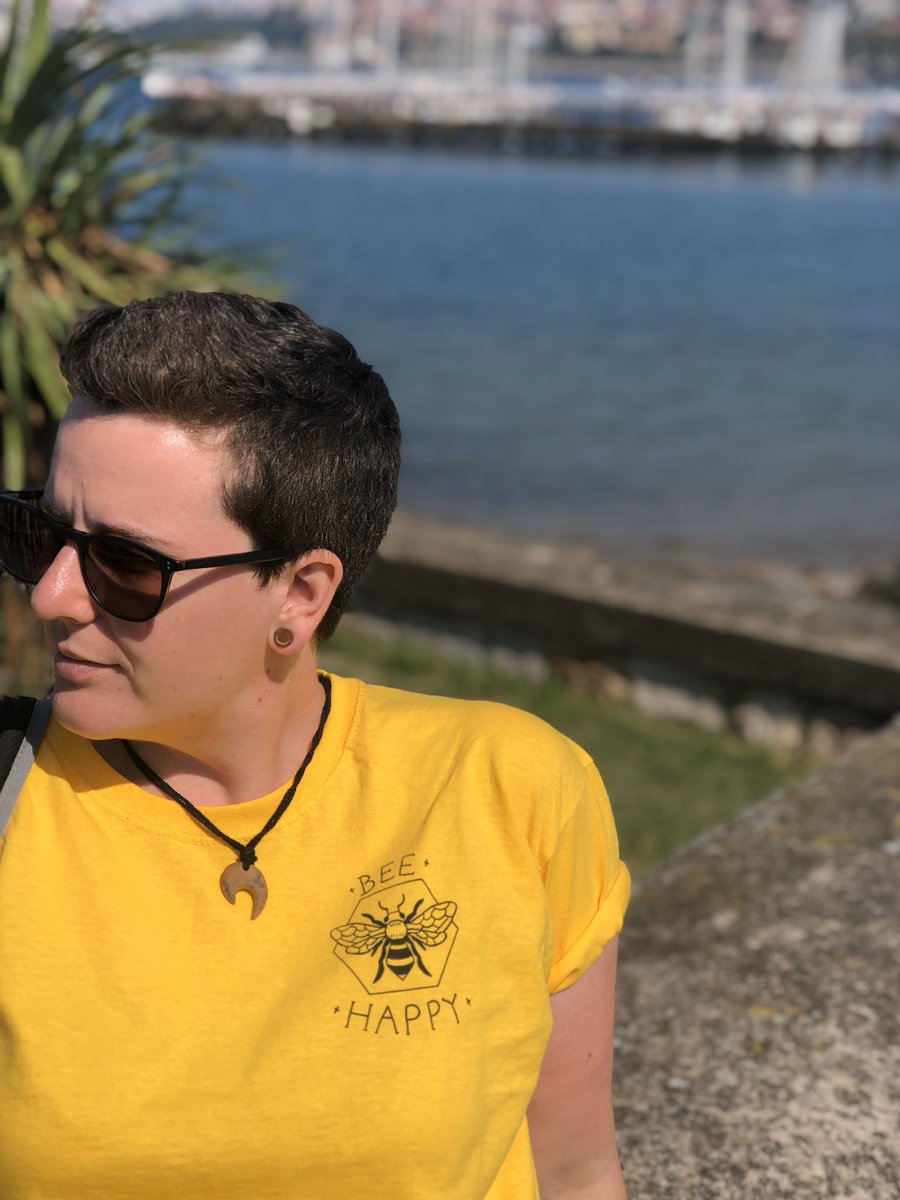 urbanbearco's tweet photo. 🐝 Bee Happy T-shirt’s make #awesome #stockingfillers 🐝 

Available from our Etsy shop for £12 with free UK delivery 📦 

#stockingstuffers #secretsanta #giftideas #christmas #shopping #vegangifts #travelgifts #shopsmall #supportsmallbusiness #quirkygifts #christmasgiftsideas https://t.co/cKgBRLb1sQ