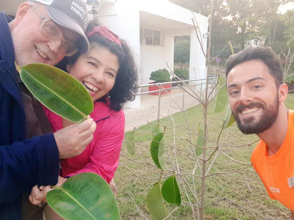 JLoucanas's tweet photo. It's looks like some of our extremely friendly clients found out where our magical forest is and gave us their best wishes for eco #Merry_Xmas ♻️🎅🦌😀 @diamondresorts #DiamondRecyclingXmas #Vilardogolfresort  #TurismoAlgarve #Portugal https://t.co/o1qfWaT8AR