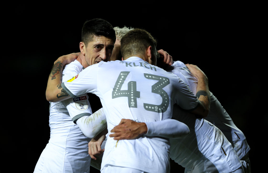Leeds United are top of the Championship as they beat Hull to pick up their seventh straight win in a row. ➡️http://bbc.in/349NOSc