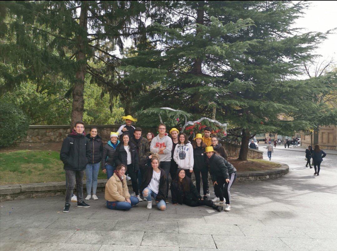 larocambolesca's tweet photo. Trabajo 5: #felicitacionnavideña #procesocreativo #cajanegra #cajatransparente #seissombrerosparapensarBono @LaAguadera https://t.co/2LUhPAgLH4