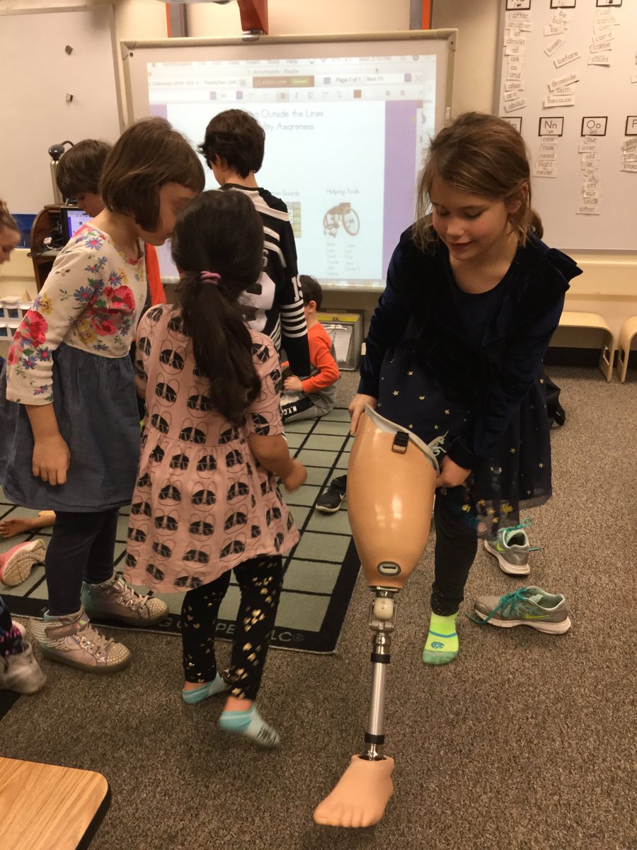 cnrossman's tweet photo. Thank you to @GuySchumacher and our parent volunteers for helping to make our #educatingoutsidethelines experiences even more meaningful! @BraesideES  #112Leads https://t.co/zXW2dfK762
