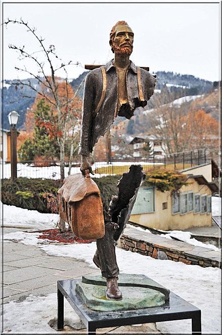 体のパーツが欠落した状態の彫刻がなんか不思議で面白い「バグったような転送途中のような」 Togetter [トゥギャッター]