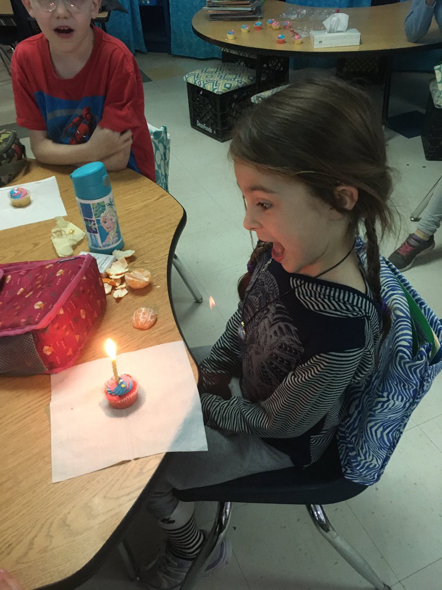 AprilDelphia1's tweet photo. Singing to the birthday girl! 🎂🎁🧁 @SMS_Bolton @mmuusdvt @BTomasiGay https://t.co/Ul093gQi9w