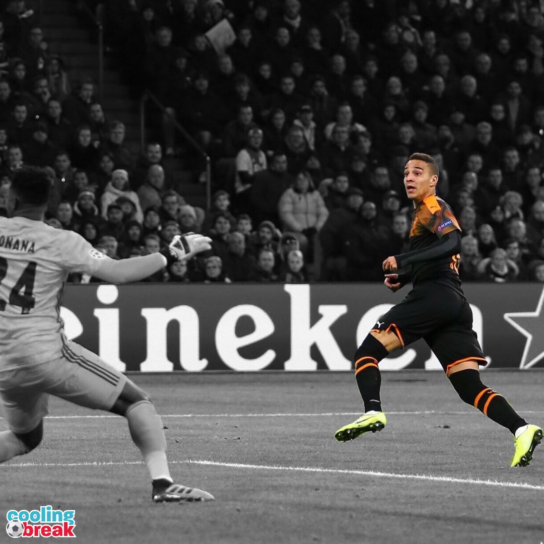 CoolingBreakFut's tweet photo. El @valenciacf ganó 0-1 al @afcajax en la UEFA Champions League con gol de Rodrigo.💥⚽️ https://t.co/rUvLYEgCe9