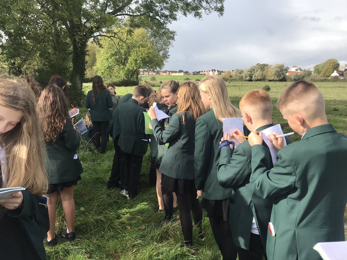 RBSCHumanities's tweet image. It may be cold outside, but we love getting our students outside as much as possible in @RBSCHumanities this is our year 8 students enjoying the local environment and learning about how to interpret #geographicalfeatures #getoutside #geographyteacher