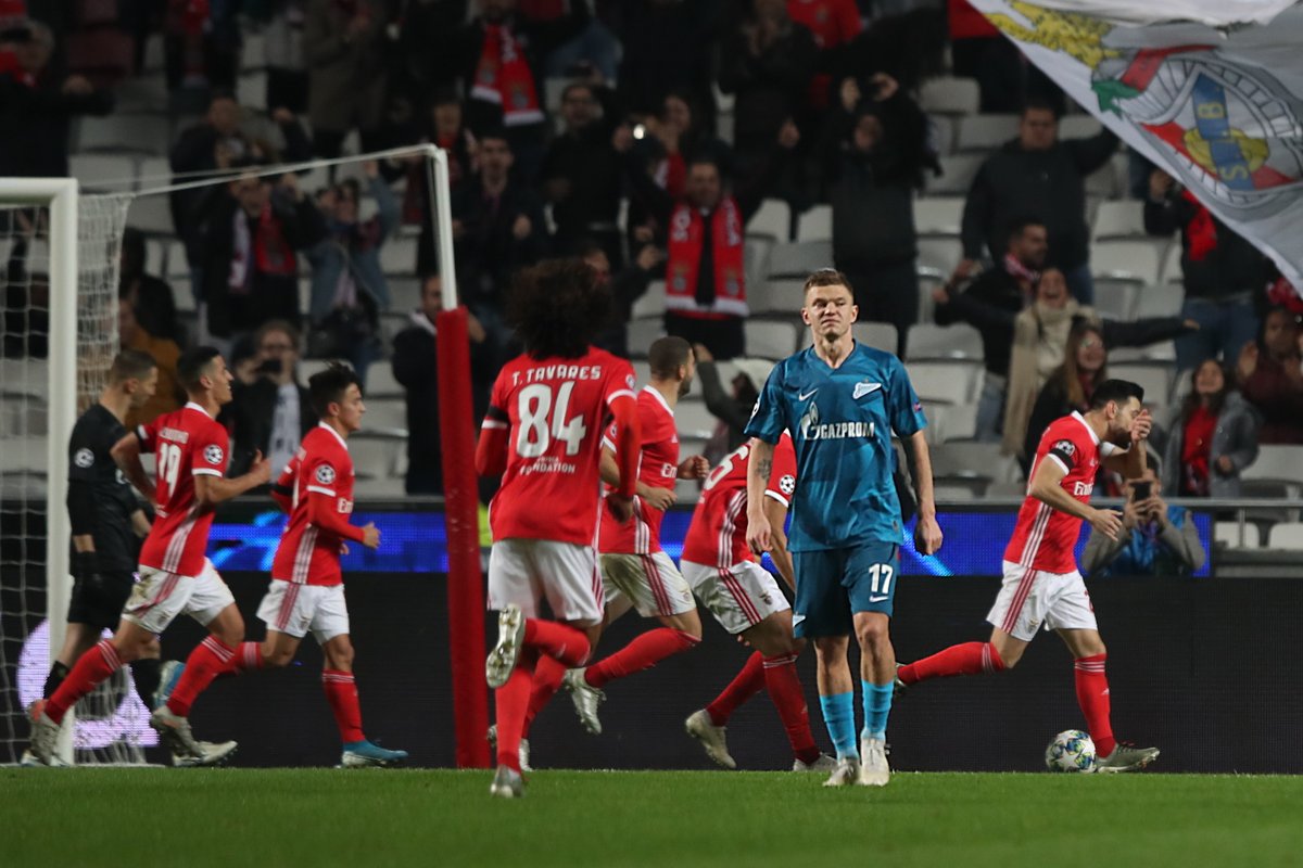 FutbolPortugal's tweet photo. 6. 🇵🇹 47.649
7. 🇷🇺 45.216
Con el Zenit, Lokomotiv, CSKA, Spartak y Arsenal Tula eliminados de Europa... a Rusia solo le queda el Krasnodar, que también puede quedar fuera este jueves.
Portugal, muy cerca de recuperar las tres plazas de Champions. https://t.co/ayIZdz5Z3t