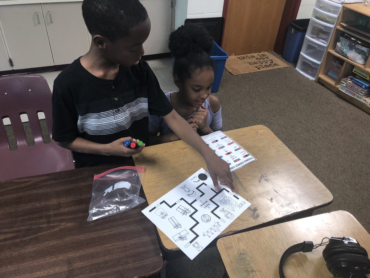 MsTurner28's tweet photo. Thanks so much to the BEST TLC for teaching us how to use Ozobots! My kids loved them!!! @PontiacElem @AimeeHinks https://t.co/JamyzWYfdZ