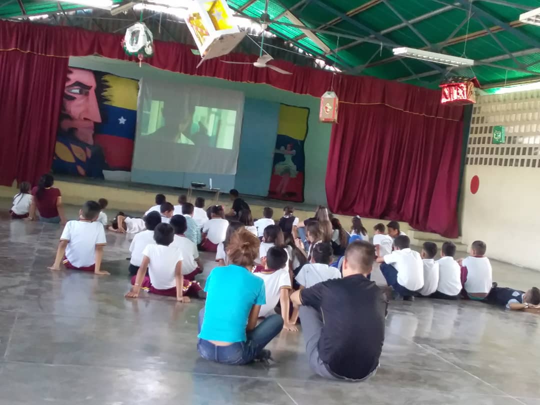 Táchira Municipio Córdoba Cine Foro El Rey Pelé Actividad de Cierre de los Juegos Intercursos organizado por los Especialistas de Educación Fisica Stefany, Carlos y Luis para los escolares de 5to grado. Felicitaciones.